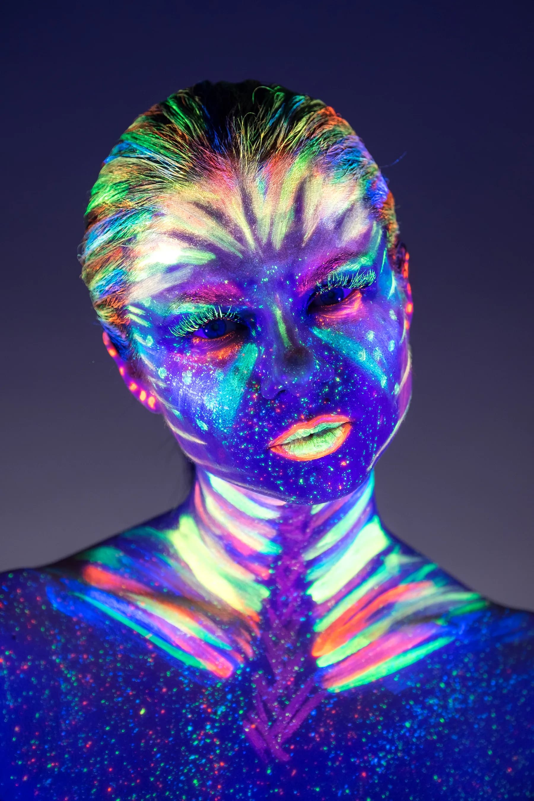 Retrato Neon Rayas en el Cuello