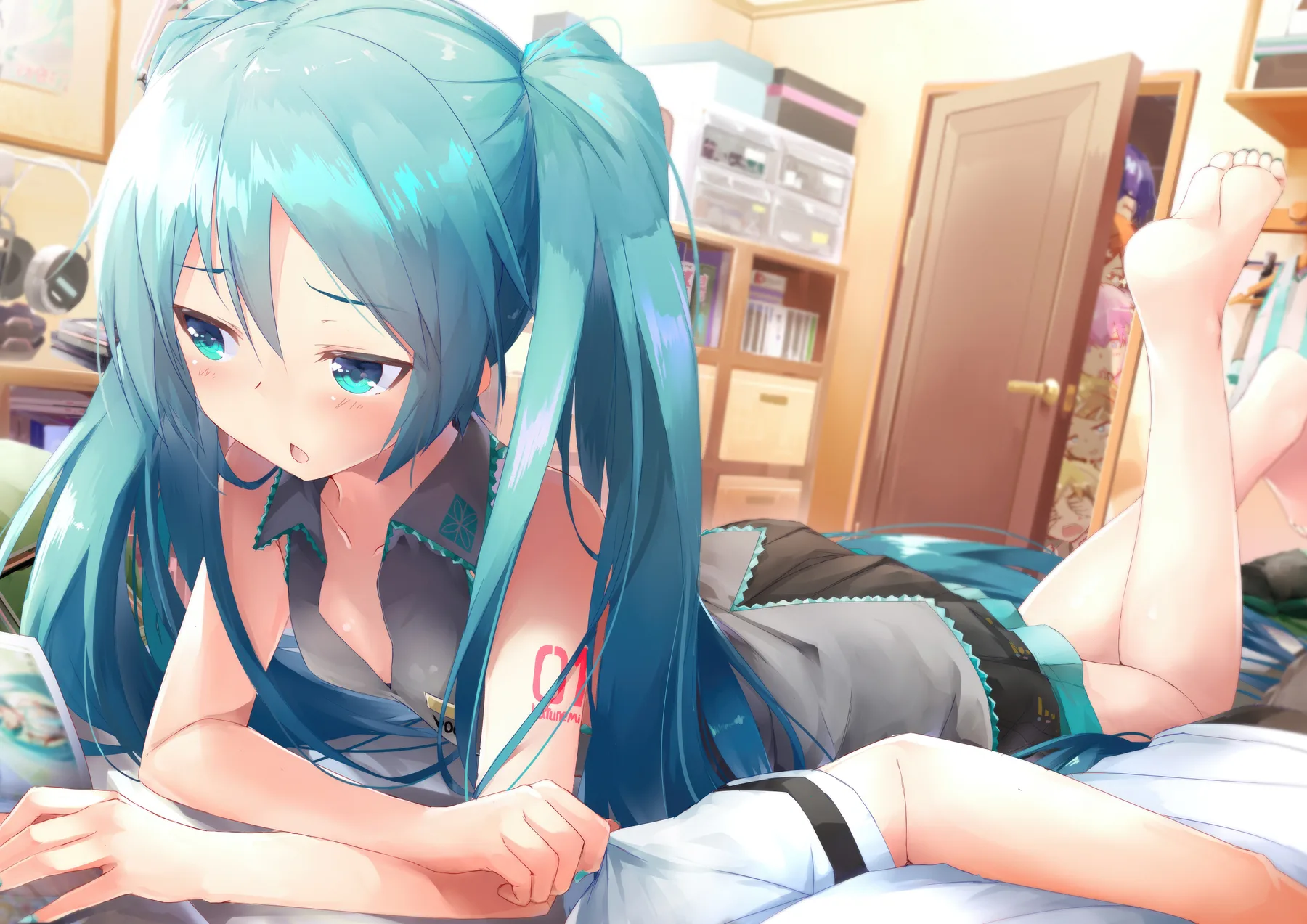 Hatsune Miku Recostada Casual