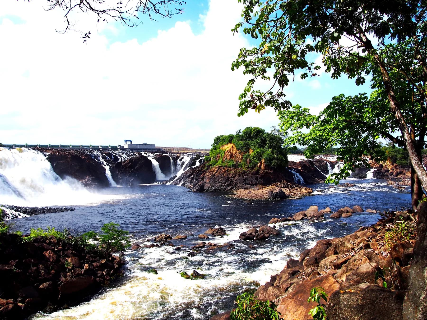 Salto La Llovizna desde el Puente