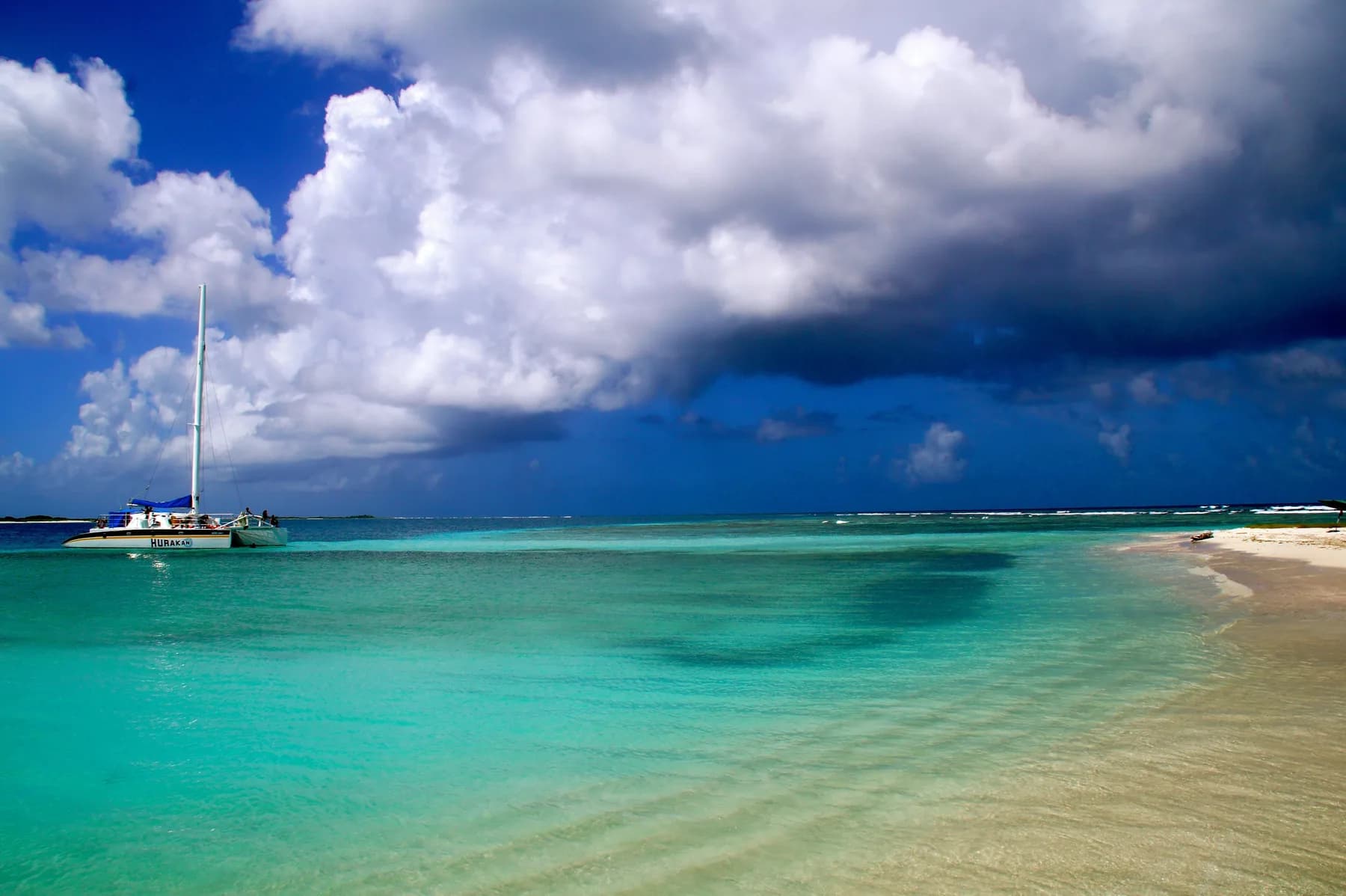 Los Roques Velero en Tormenta