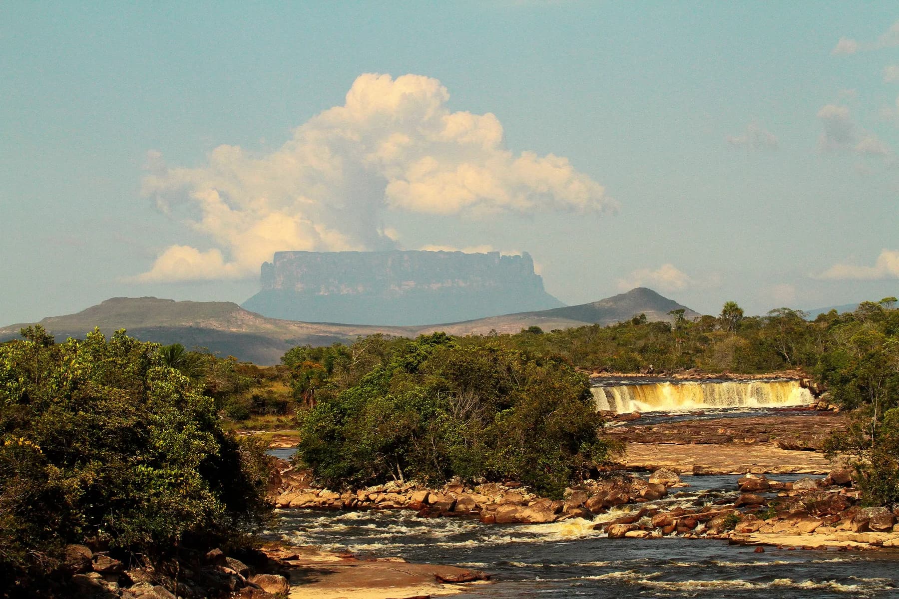 Gran Sabana Cascada entre Tepuyes II