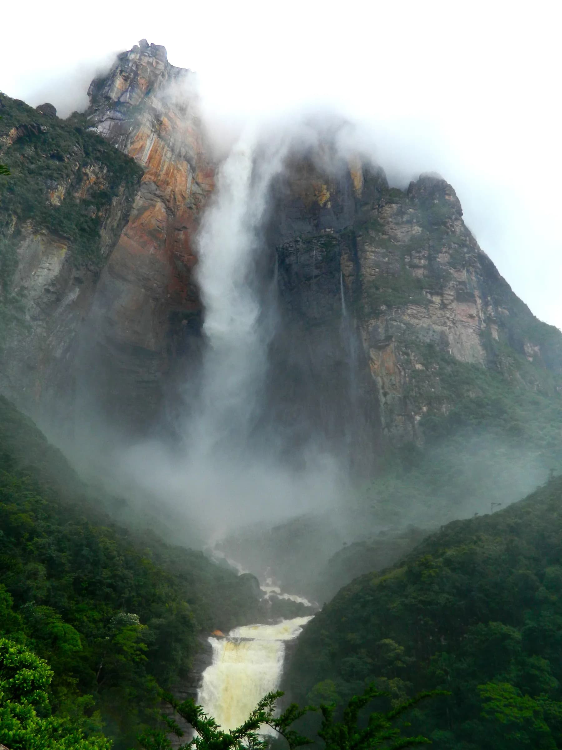 Salto Angel entre la Niebla