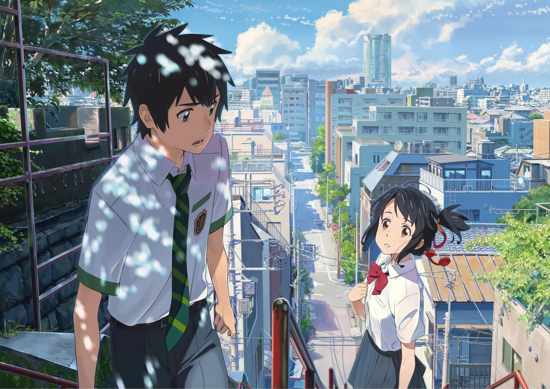 Taki y Mitsuha en las escaleras de la ciudad